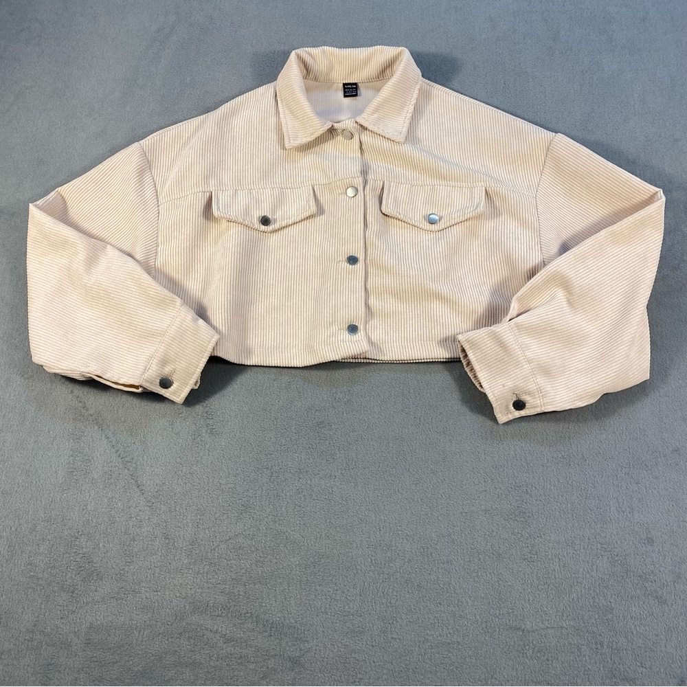 Women’s cream corduroy cropped collared button up jacket, long sleeves, size L